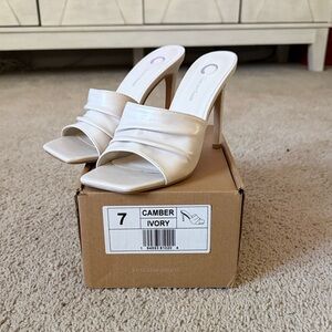 Steve Madden Cream Camber Heels